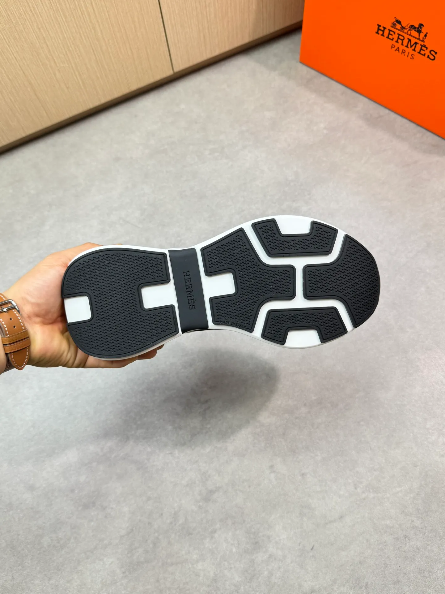 [HERMES] Hermès men's shoes 💰520💰 - high-end quality original items 🔍🔍🔍 casual sports shoes - upper: 🔝 pebbled calfskin, brand high mercerized canvas, body sewn with brand ´H´ totem, tongue brand logo cloth label - lining: water-dyed cowhide -Outsole: Ultra-light T men's shoes 💰U foam·rubber; two-color molded outsole -Ultra-high quality control·Fine workmanship: highlighted (high-end·luxury·grade) -Size: 39-44 (38, 45, can be customized)